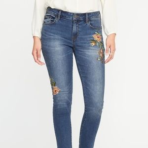 Old Navy floral embroidered skinny jeans